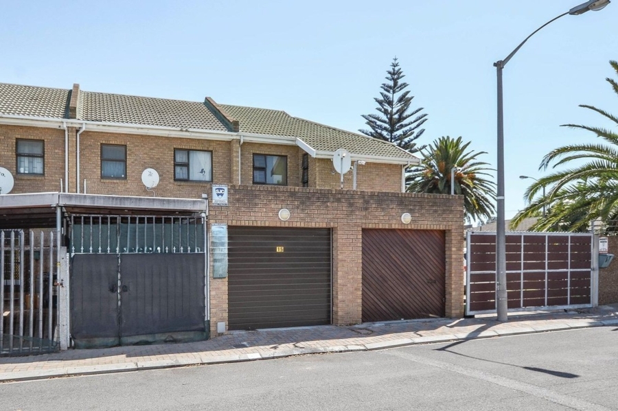 2 Bedroom Property for Sale in Labiance Estate Western Cape